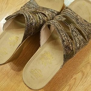 ABEO sandals